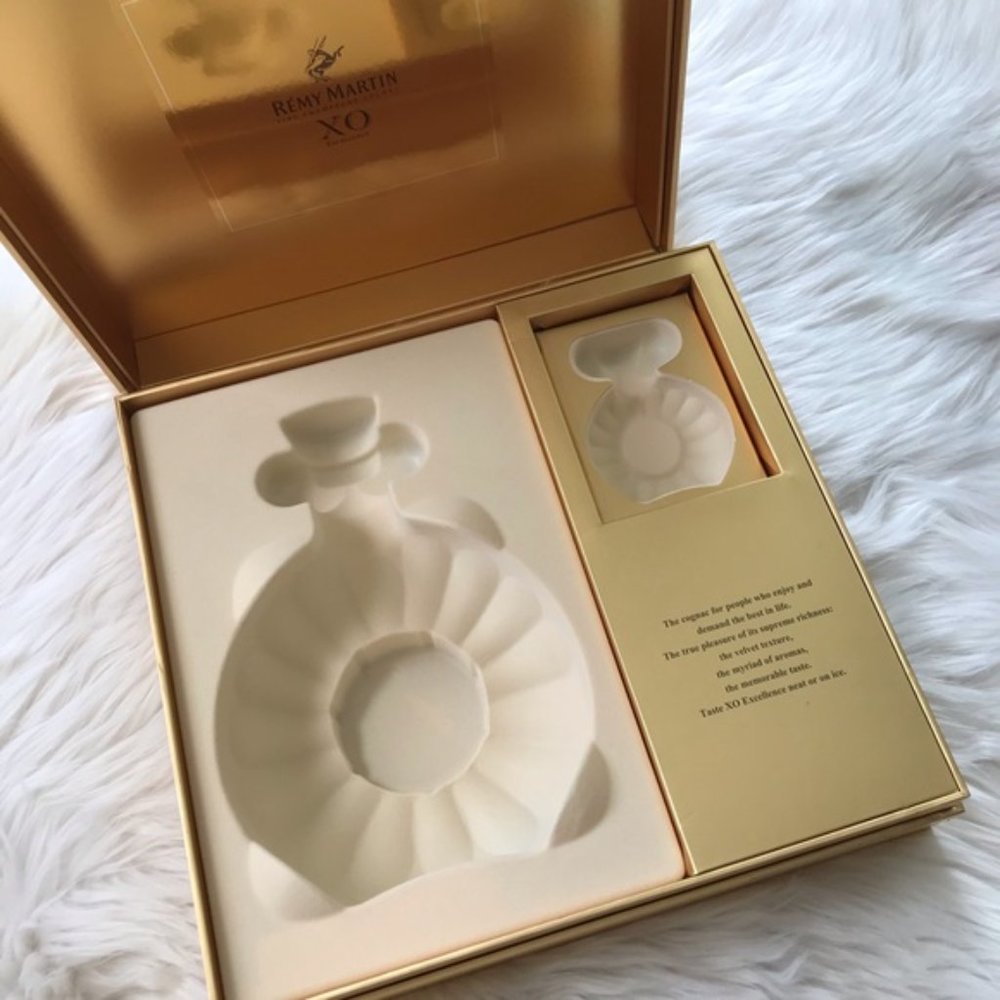 REMY MARTIN XO Red/ Gold Empty Gift Box - Picture 6 of 11